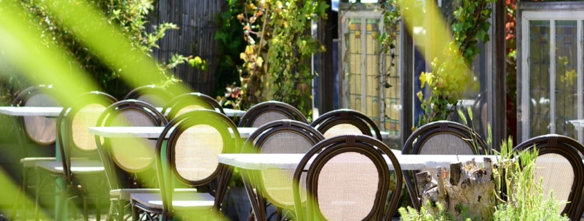 Outdoor terras tafels en stoelen