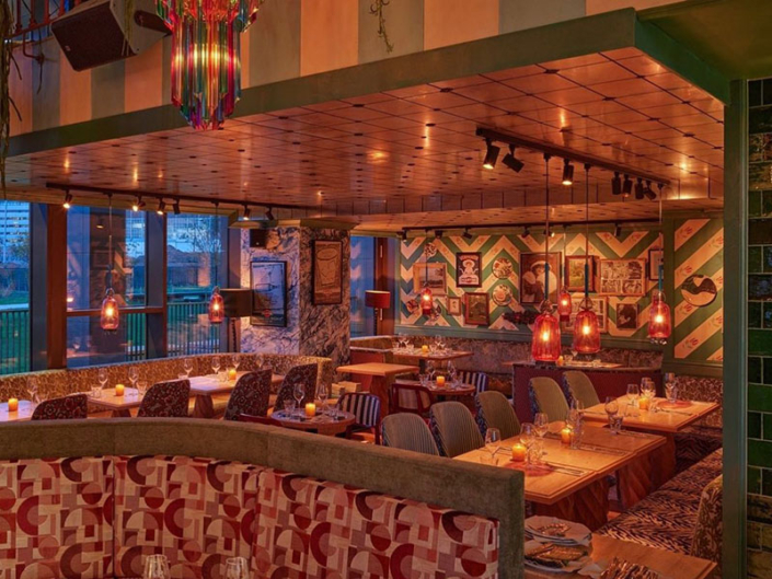 Italiaans restaurant Gio's by the river in Amsterdam met meubilair Goesten en Goesten