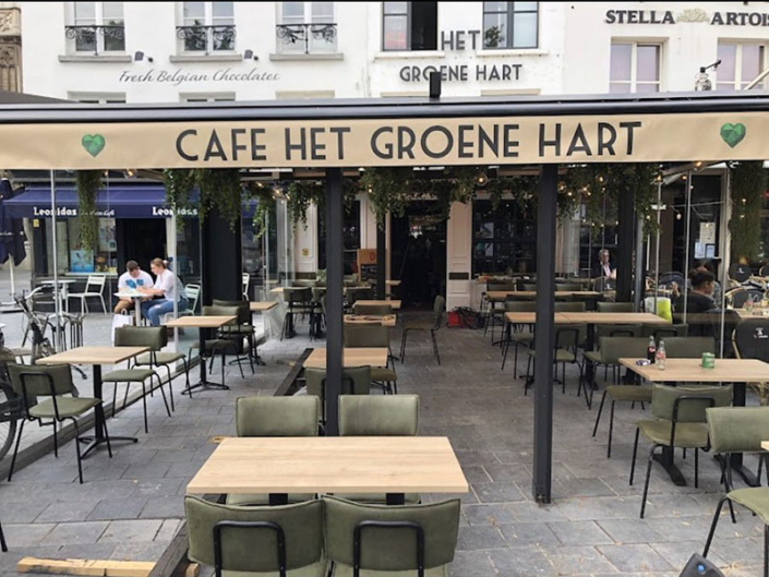 Goesten en Goesten verzorgt het meubilair op het terras van het Groene Hart in Antwerpen